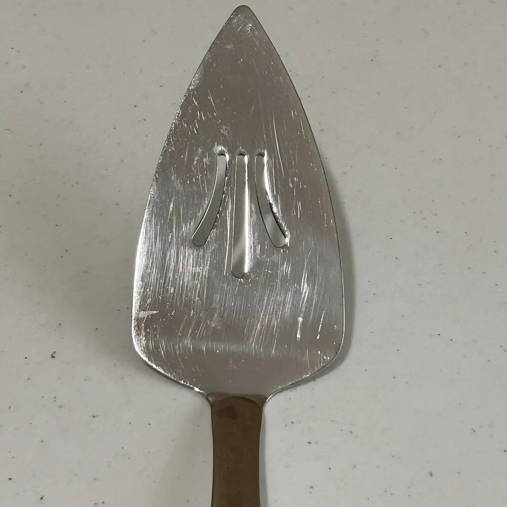 Oneida 18/8 Stainless Steel Pie Server  Kitchen Utensil With Hole Slotted